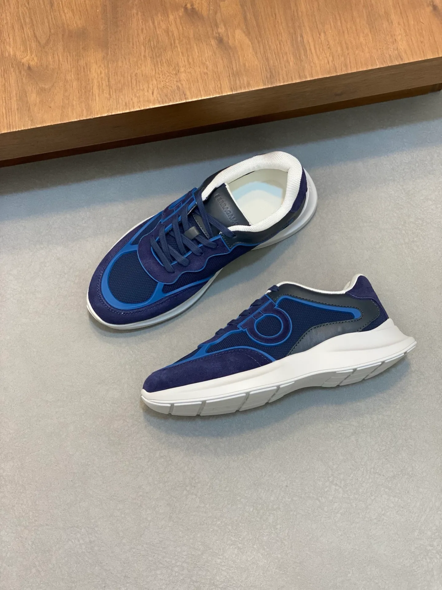 Men's men's shoes 💰700 [Ferragamo] Ferragamo - High-end quality original order - Upper: original cow suede leather with breathable mesh, brand logo sewn on the shoe body - Lining: brand canvas, foot pads; water-dyed cowhide - Outsole: rubber outsole - Super high quality control·Fine workmanship: Prominent (high-end·luxury·grade) Size: 38-44 (38 45, can be customized)